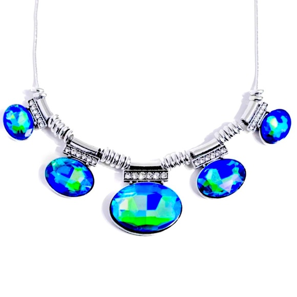 Paparazzi Jewelry - 💚💎💚 PARTY ON❗️ PAPARAZZI “SOCIALITE STATUS” GREEN IRIDESCENT NECKLACE❗️💚💎💚